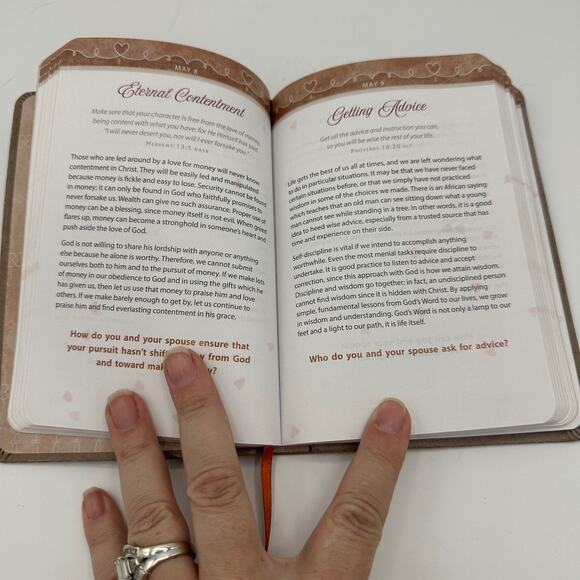 Daily Devotions Book, Mr & Mrs 365 Daily Devotions for Busy Couples Leather - Picture 3 of 6